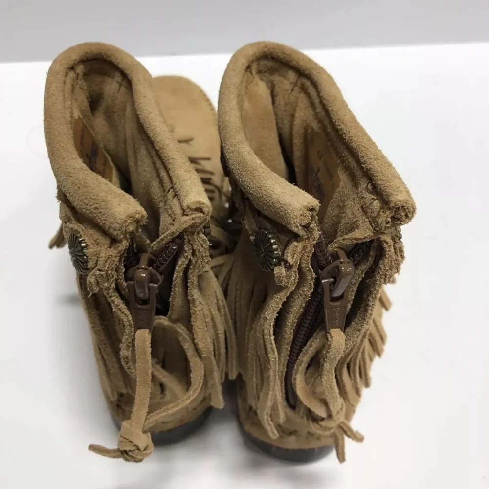 Minnetonka Women’s Hi Top Fringe Boots Brown, Size 6.5 M